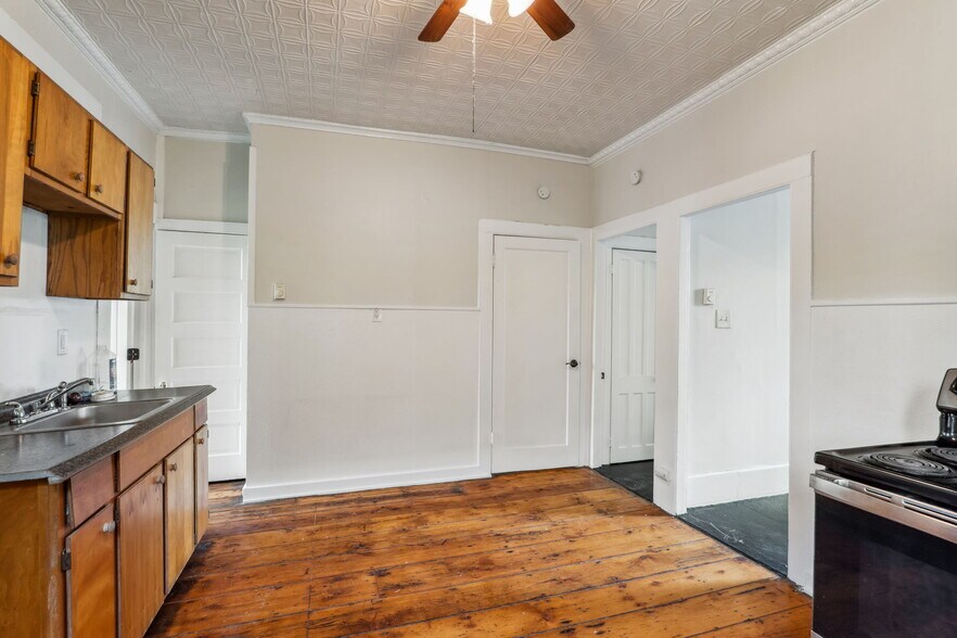 More Photos Of 462-470 2nd Ave, Troy Storefront Retail Residential For Sale