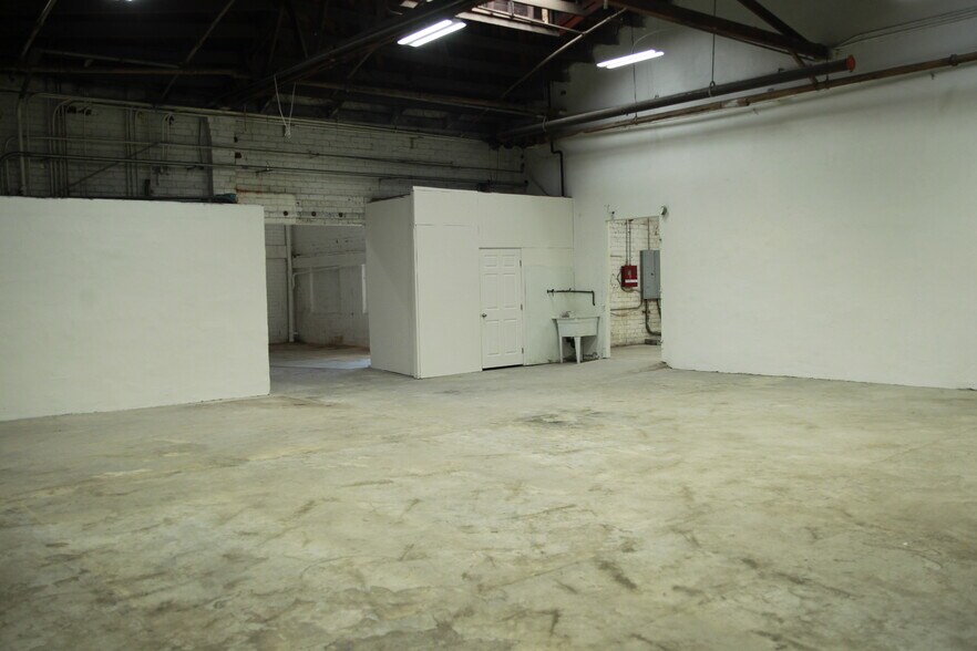 More Photos Of 3431 E 15th St, Los Angeles Manufacturing For Sale