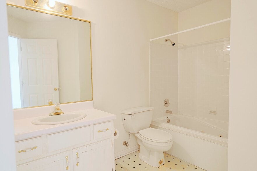 More Photos Of 10674 Wall Triana Hwy, Toney Hospitality For Sale