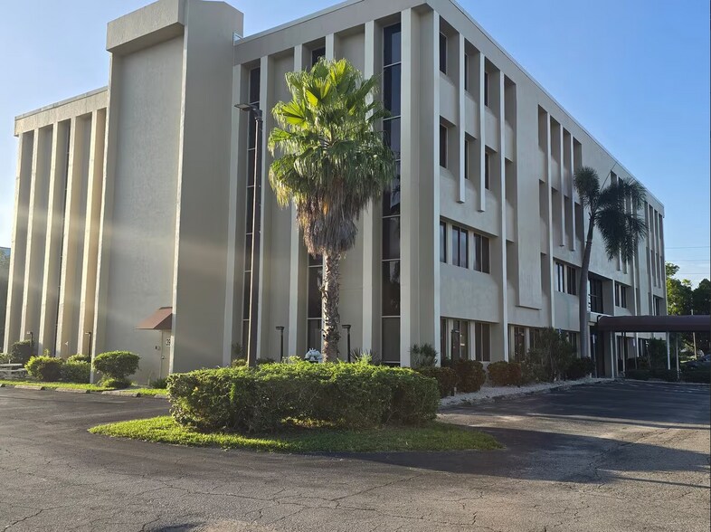 More Photos Of 3949 Evans Ave, Fort Myers Medical For Sale