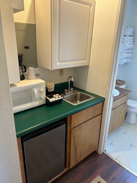 More Photos Of 14 Saint Andrews Rd, Valley Springs Hotel For Sale