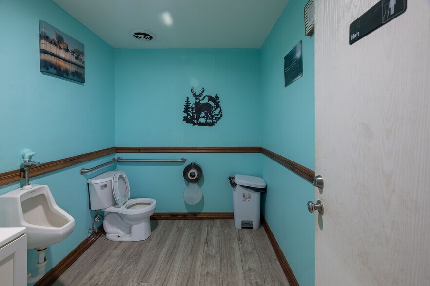 More Photos Of 111 W Union St, Goodland General Retail For Sale