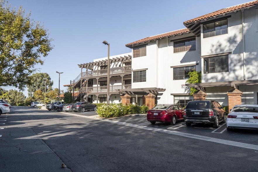 More Photos Of 25550 Hawthorne Blvd, Torrance Medical For Lease