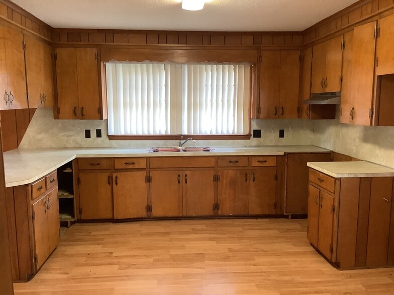 More Photos Of 605 Clarksbury Church Rd, Thomasville Religious Facility For Sale