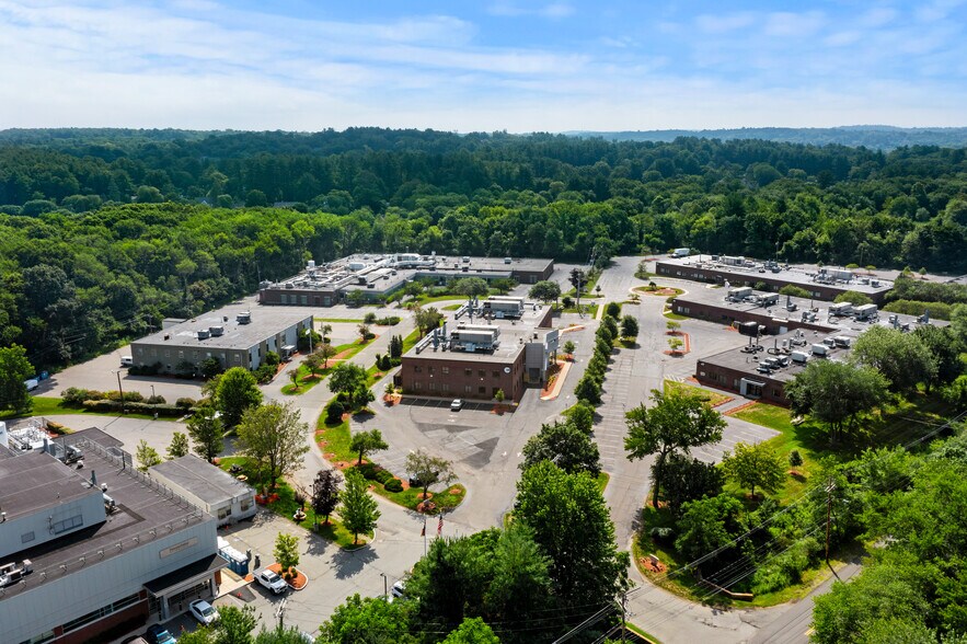 More Photos Of 4 Preston Ct, Bedford Office For Lease