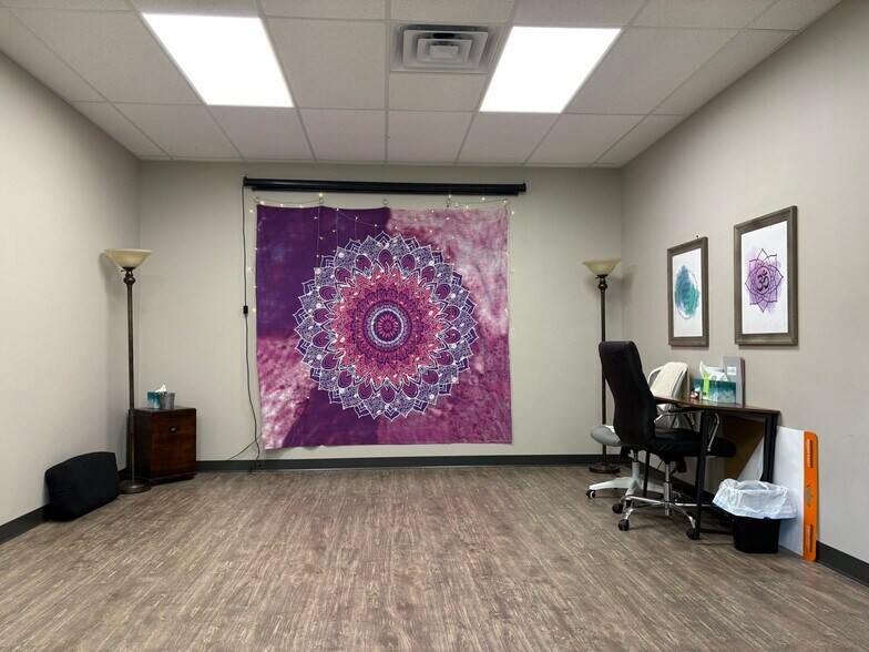 More Photos Of 402-404 S Scott Rd, Fort Wayne Showroom For Sale