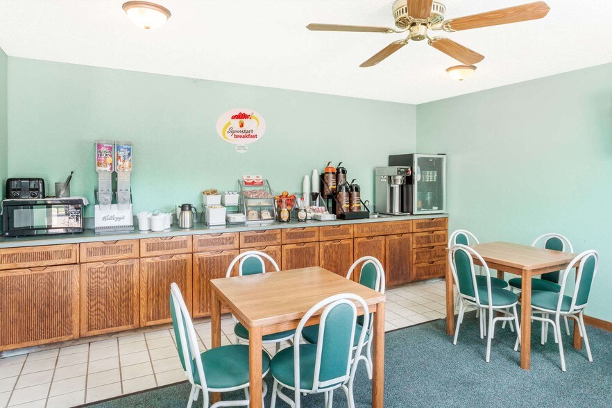 More Photos Of 1884 Washington Rd, Washington Hotel For Sale