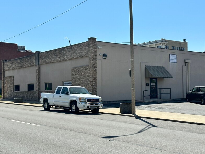 More Photos Of 201 W 3rd St, Marion General Retail For Sale