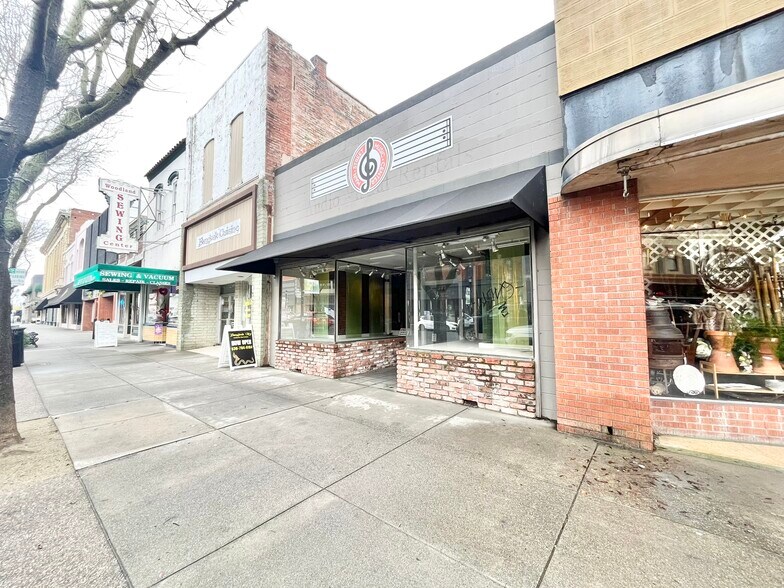 Primary Photo Of 527 Main St, Woodland Storefront For Sale