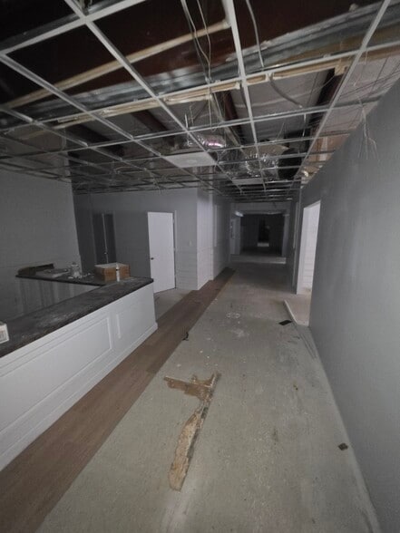 More Photos Of 106 Commerce St, Fayetteville Storefront Retail Office For Sale