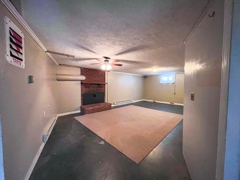 More Photos Of 1001 E Lynchburg Salem Tpke, Bedford Office For Sale