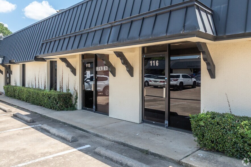 More Photos Of 10420 Plano Rd, Dallas Flex For Lease