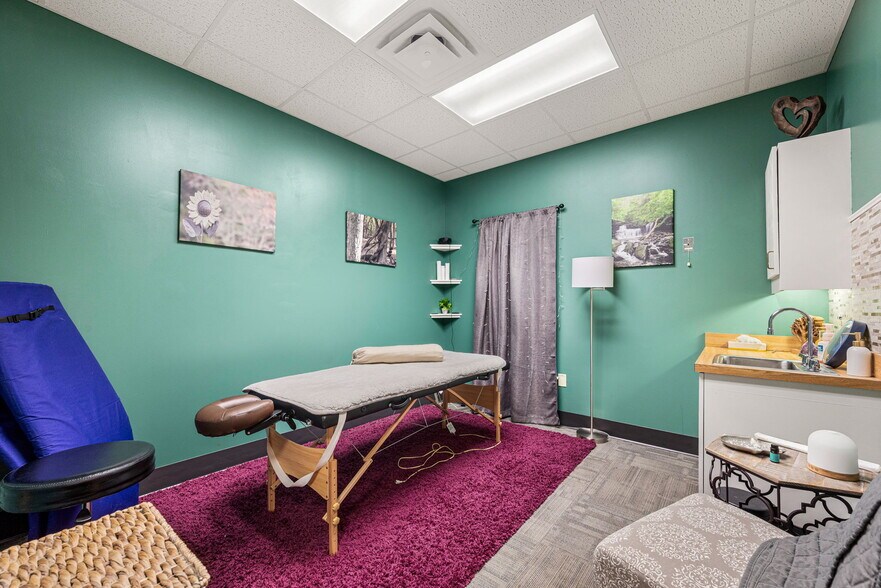 More Photos Of 51 S Pine St, Elverson Office For Sale