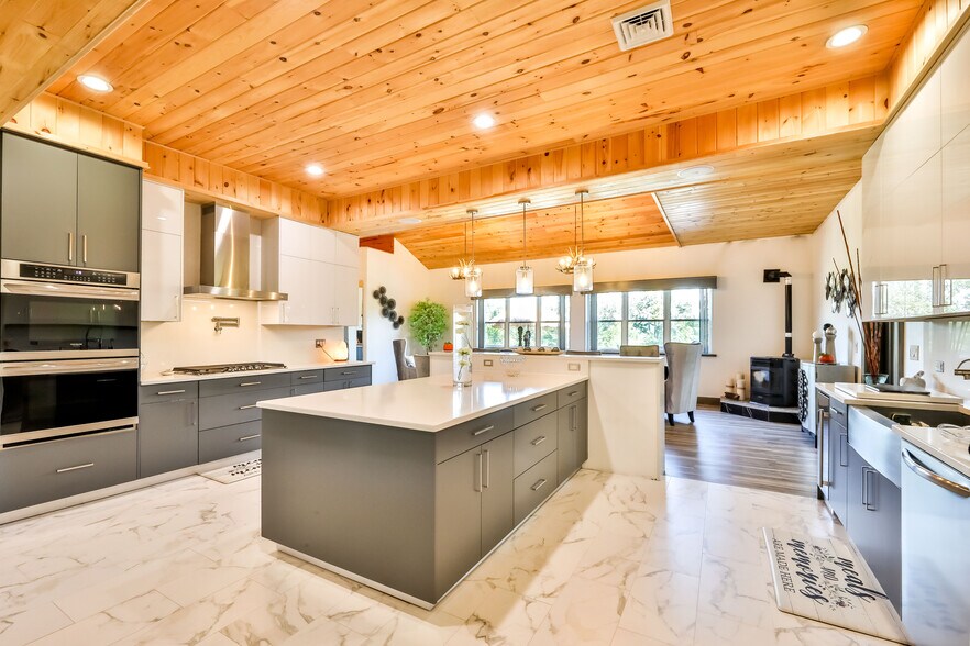 More Photos Of 19 Palsgraf Ct., Elka Park Showroom For Sale