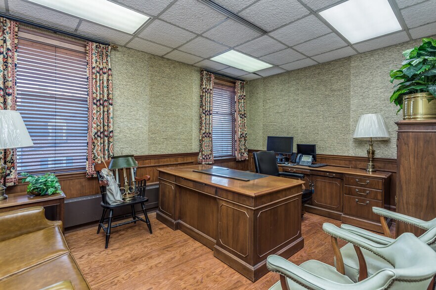 More Photos Of 20 S Stewart St, Winchester Medical For Sale