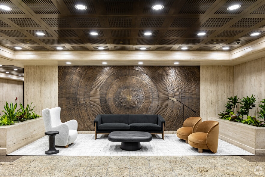 More Photos Of 2700 S River Rd, Des Plaines Office For Lease