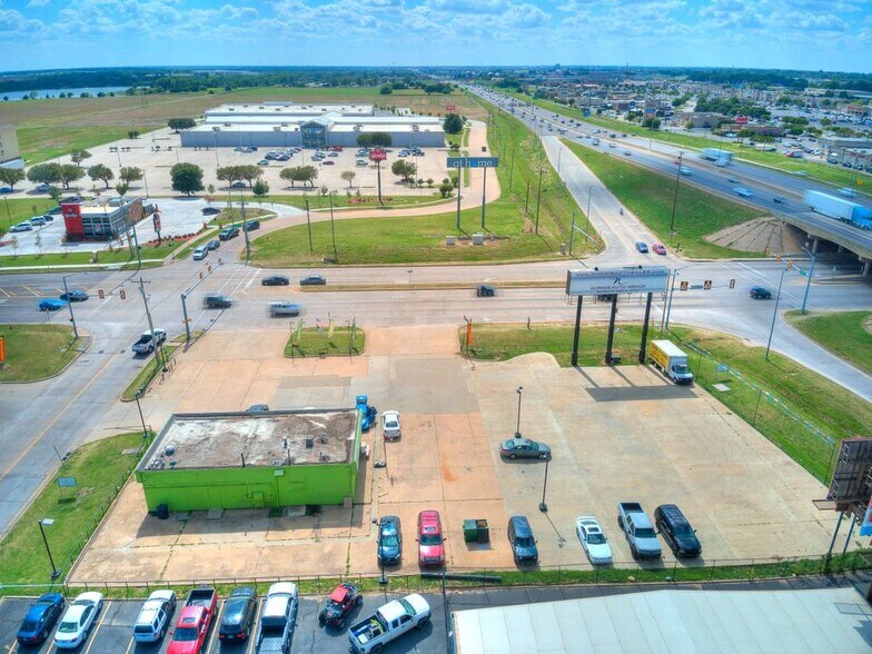 More Photos Of 700 S MacArthur Blvd, Oklahoma City Freestanding For Sale