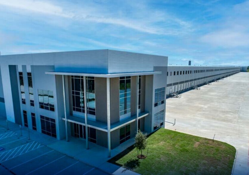 More Photos Of 1375 Conroe Park W Dr, Conroe Distribution For Lease