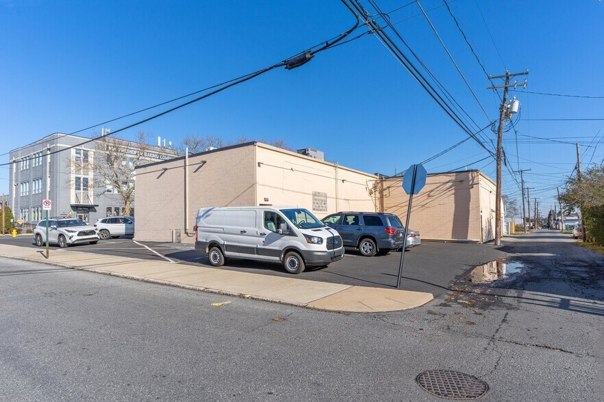 More Photos Of 1710 Union Blvd, Allentown Bank For Sale