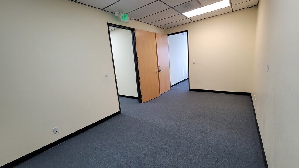 More Photos Of 17742-17750 Sherman Way, Reseda Medical For Lease