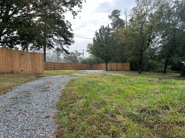 More Photos Of 2466 Georgia Highway 20 NE, Conyers Auto Repair For Lease