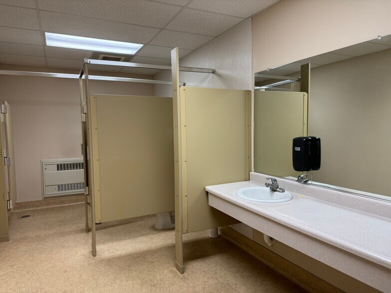 More Photos Of 151 Warehouse Dr, Soldotna Flex For Lease