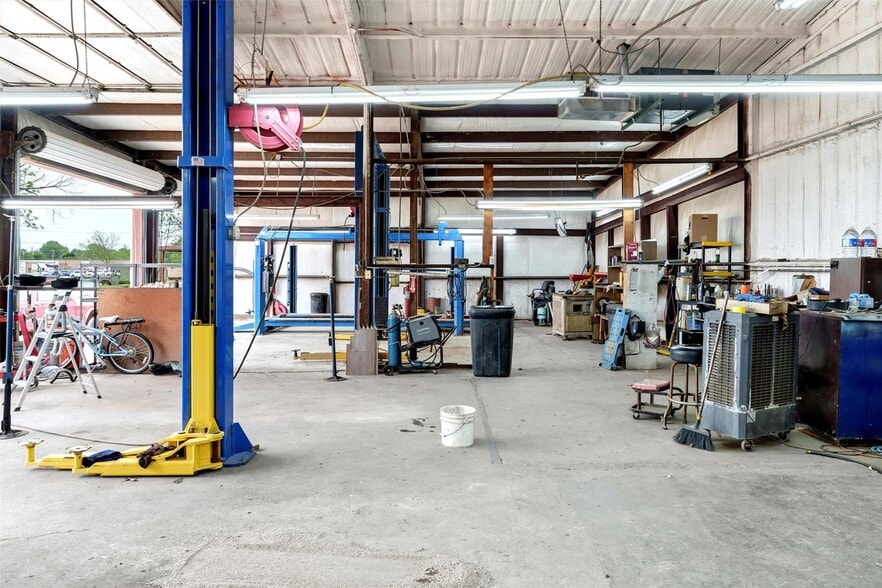 More Photos Of 200 Mustang Trail Trl, Granbury Industrial For Sale