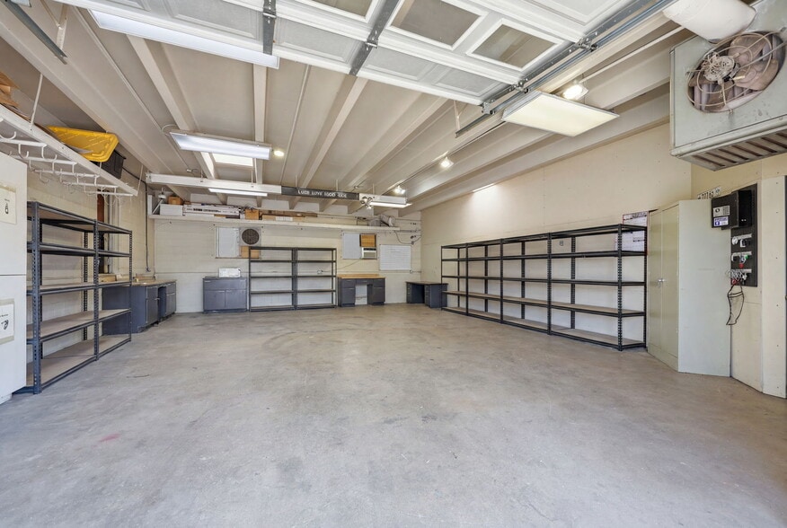 More Photos Of 2311 S Platte River Dr, Denver Showroom For Lease