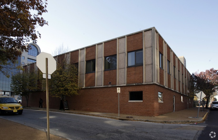 Primary Photo Of 2700-2708 Olive St, Saint Louis Restaurant For Lease