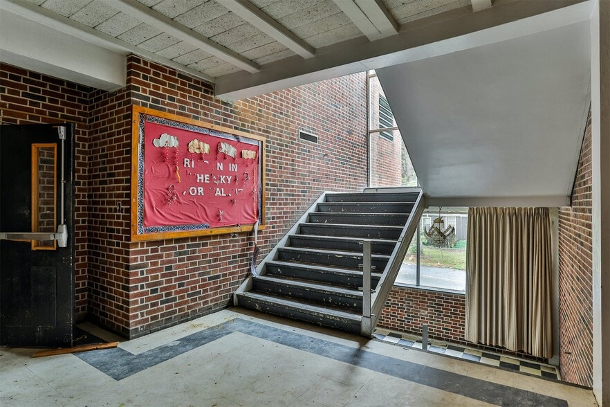 More Photos Of 2130 Newnan St, East Point Schools For Sale