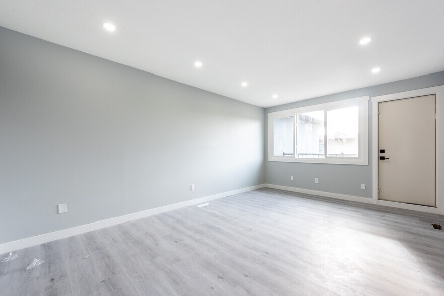 More Photos Of 808 Mcneill Rd NE, Calgary Apartments For Sale