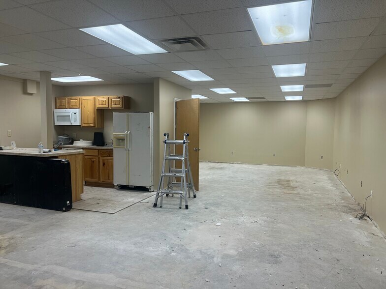 More Photos Of 510-512 NW Mock Ave, Blue Springs Medical For Lease