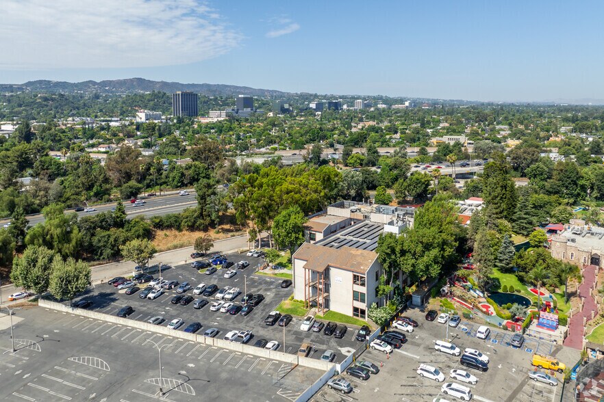 More Photos Of 15335 Morrison St, Sherman Oaks Office For Lease