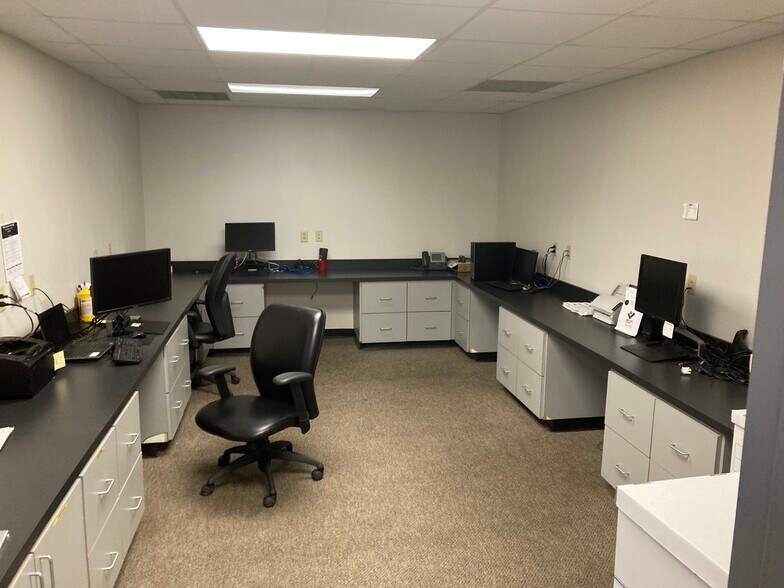 More Photos Of 3215 N Enterprise Dr, Hobbs Warehouse For Sale