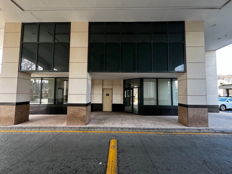 More Photos Of 100 Tower Dr, Edgewater Apartments For Lease