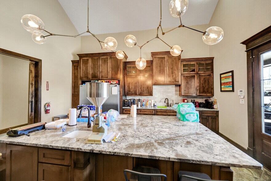 More Photos Of 4313 N County Rd W, Odessa Office For Sale