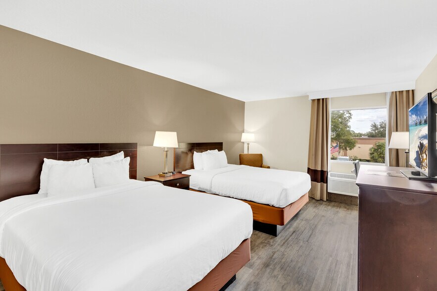 More Photos Of 400 E International Speedway Blvd, Deland Hotel For Sale