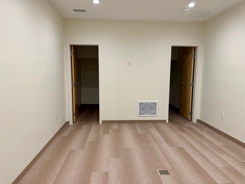 More Photos Of 814 Johnnie Dodds Blvd, Mount Pleasant Medical For Lease