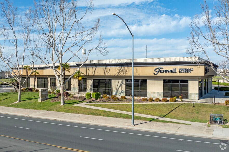More Photos Of 660 W Locust Ave, Fresno Office For Lease