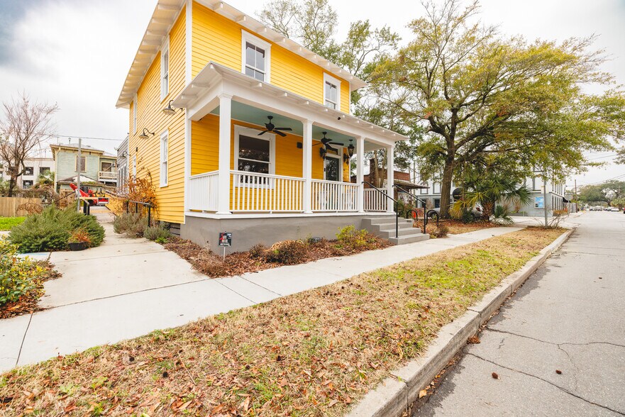 More Photos Of 9 W 43rd St, Savannah Office For Lease