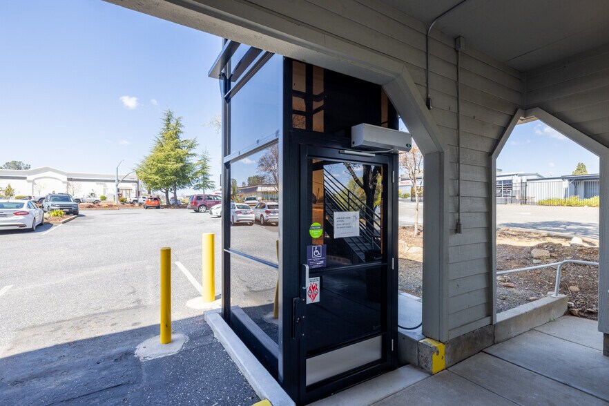 More Photos Of 2560-2576 Grass Valley Hwy, Auburn Storefront For Sale