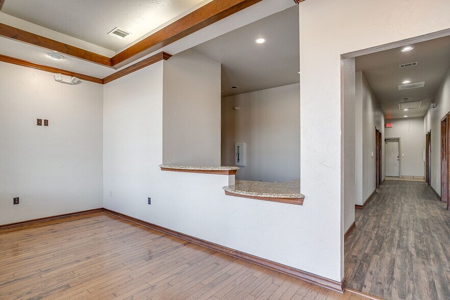 More Photos Of 1318-1324 NW John Jones Dr, Burleson Office For Lease