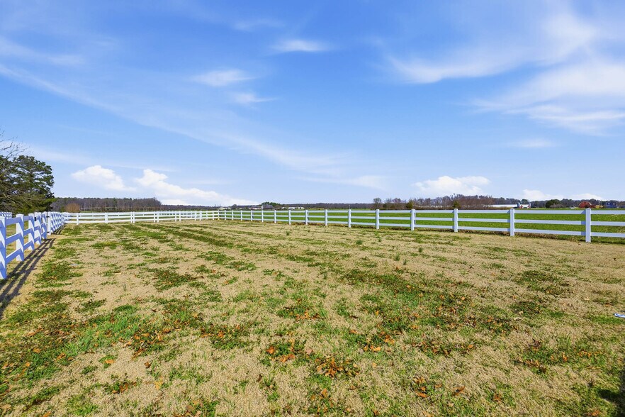 More Photos Of 89 Hunting Quarter Rd, Greenwood Trailer Camper Park For Sale