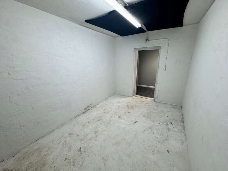More Photos Of 132 Main St, Southington Bank For Lease