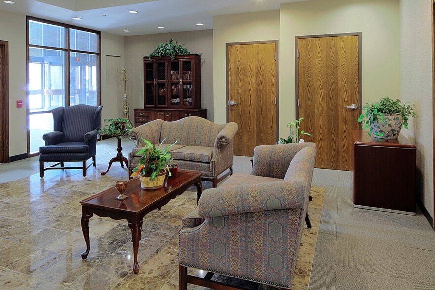 More Photos Of 1000 Fifth Ave, Huntington Medical For Lease