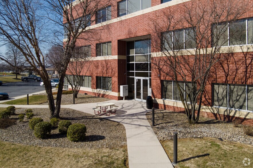 More Photos Of 4999 Louise Dr, Mechanicsburg Office For Lease