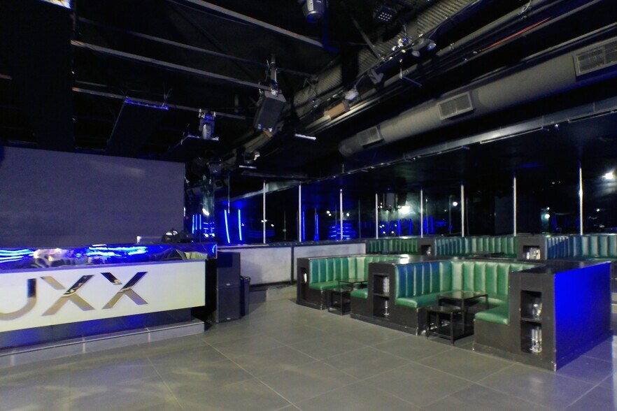 More Photos Of 5002 Washington Ave, Houston Bar For Lease