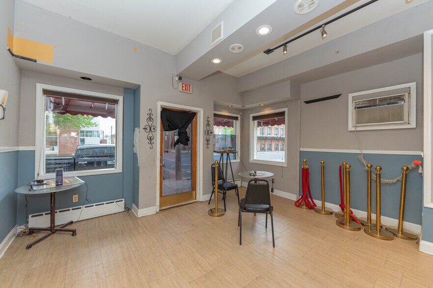More Photos Of 117 N Lake Ave, Albany Storefront Retail Residential For Sale