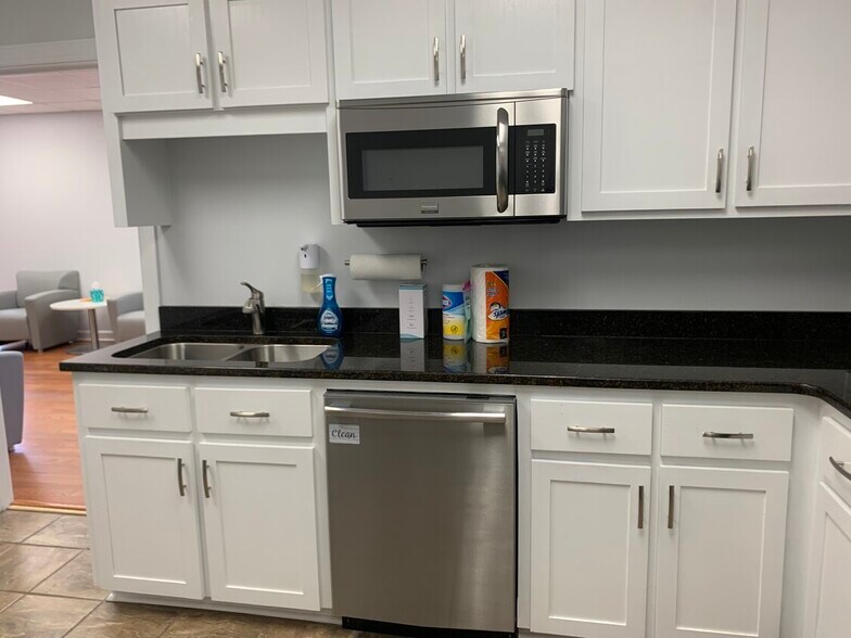 More Photos Of 85 E Catawba St, Belmont Office For Lease