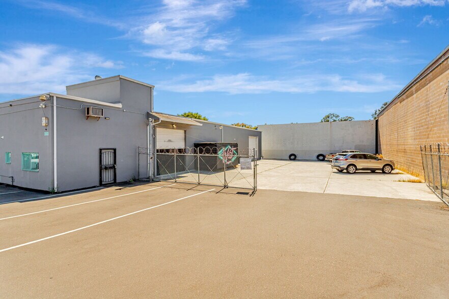 More Photos Of 3065 Carriker Ln, Soquel Warehouse For Sale